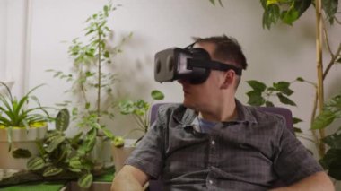 sanal gerçeklik gözlük kullanırken boyun adam acıyor 