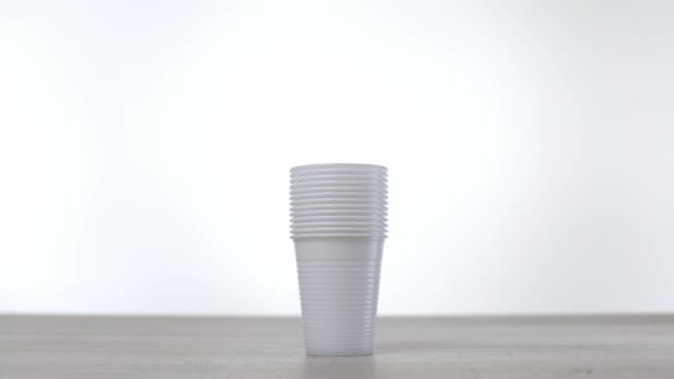 Μηδέν Απόβλητα Έννοια Χρησιμοποιήστε Ένα Ποτήρι Αντί Για Ένα Πλαστικό — Αρχείο Βίντεο
