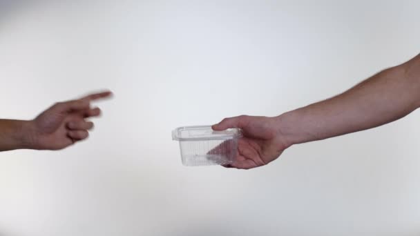 Hand Vägrar Disponibel Plast Lunchlåda Till Förmån För Reusablestainless Lunchlåda — Stockvideo