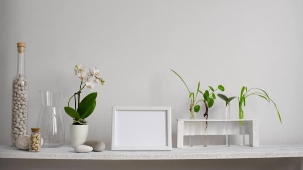 Moderne Kamer Decoratie Met Picture Frame Mockup Plank Tegen Witte — Stockvideo