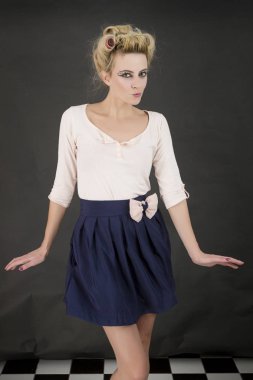 Moda makyaj ile güzellik ve moda görünümlü hipster kadın