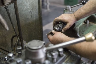 Metal malzeme işleme için torna