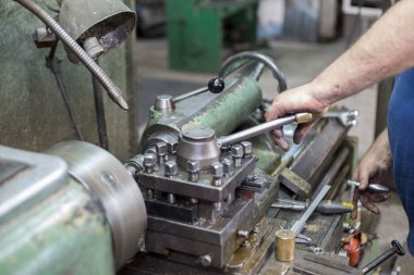 Metal malzeme işleme için torna