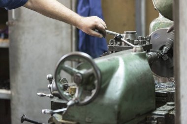 Metal malzeme işleme için torna