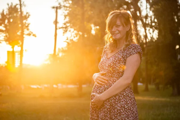 Happy Caucasian Pregnant Woman City Park Sunset Trees Background She — Stock Photo, Image