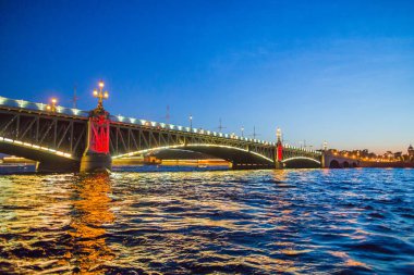 Saint petersburg geceleri