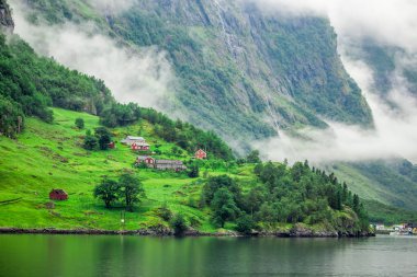 Bulutlardaki dağlar