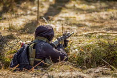 Pusuda silahlı terörist