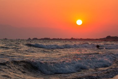 Denizde gün batımı