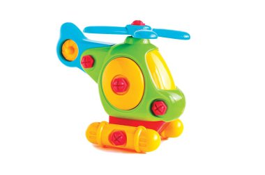 Oyuncak çocuk helikopteri beyazların arka bahçesinde, ORIZONTAL ORIENTASYON, İZLENDİ