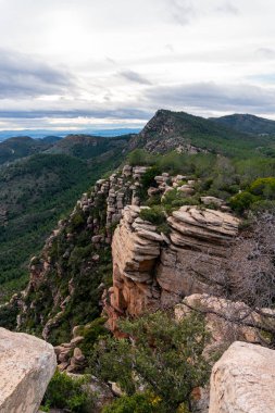 Garbi güzel manzara dağlar ve kayalar