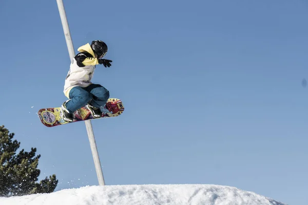 Snowboarder Pastagem Salto Altura — Fotografia de Stock