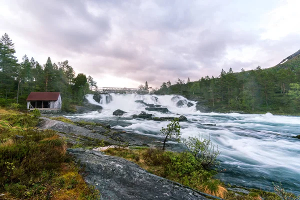 Водопад Лихолефоссен Норвегии — стоковое фото