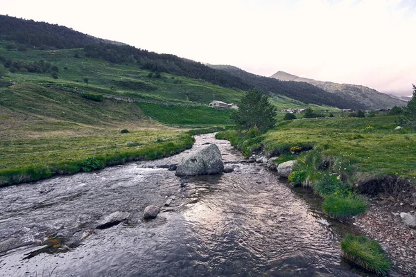 Rzeka Krajobrazowa Vall Incles Pirenejach Andorskich — Zdjęcie stockowe