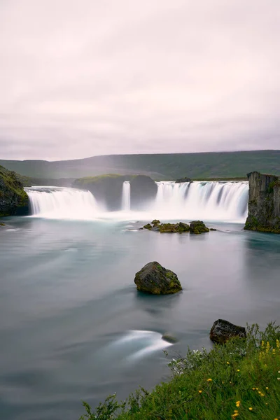 Superbe Vue Verticale Sur Cascade Godafoss Avec Ciel Spectaculaire Une — Photo