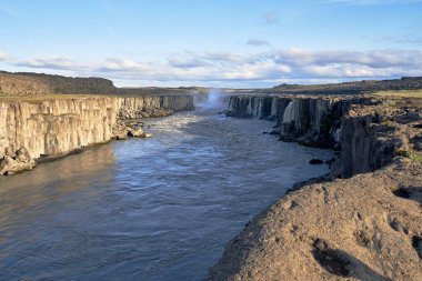 Kuzey İzlanda 'daki Selfoss şelalesinin ikonik manzarası