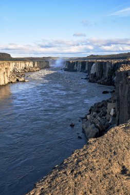 Kuzey İzlanda 'da dikey olarak Selfoss şelalesi manzarası