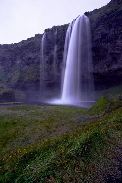 İzlanda 'daki seljalandsfoss şelalesinin güzel manzarası