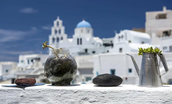 Pyrgos, Santorini, Grekland. Berömd attraktion av vit by med kullerstensgator, Grekiska Kykladerna, Egeiska havet. — Stockfoto