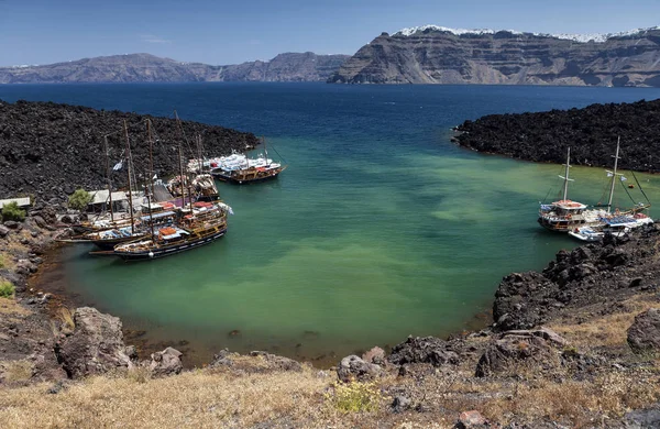 Nea Kameni wulkaniczna wyspa w Santorini, Grecja. — Zdjęcie stockowe