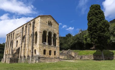St Mary Kilisesi Mount Naranco veya Iglesia de Santa Maria del Naranco Oviedo, İspanya Roma Katolik Asturyan mimari kilisede olduğunu..