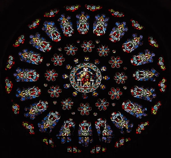 Mondonedo, İspanya - 09 Ağustos 2018: Katedralde de la Virgen de la Asuncion'un gül penceresinin detayı. — Stok fotoğraf