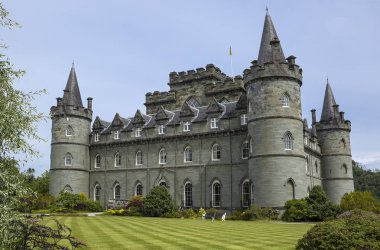 Inveraray Şatosu, İskoçya 'nın batısındaki Argyll ilinde Inveraray yakınlarında Loch Fyne sahilinde yer alan bir malikanedir..