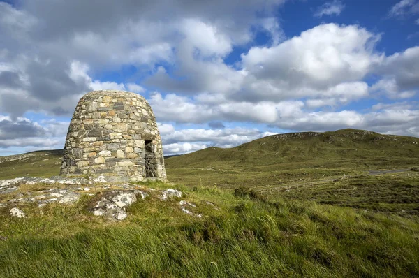 De Memorial Cairn aan de Pairc Raiders het land heros, mensen van Lochs, van Lewis. Schotland, VK. — Stockfoto