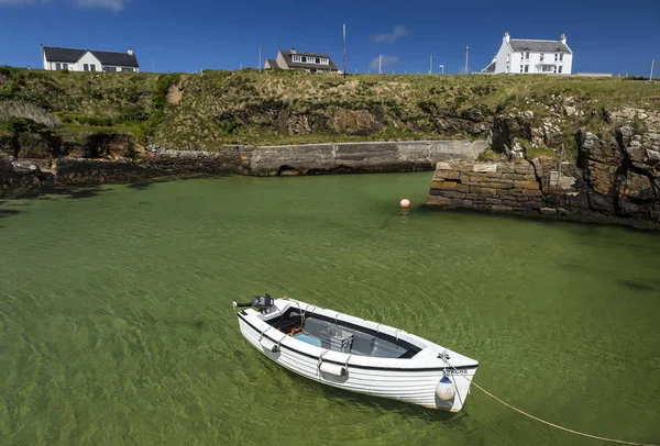 Porto di Ness, Regno Unito - Giugno 2018: Spiaggia di Port of Ness, Isola di Lewis, Ebridi Esterne, Scozia, Regno Unito . — Foto Stock