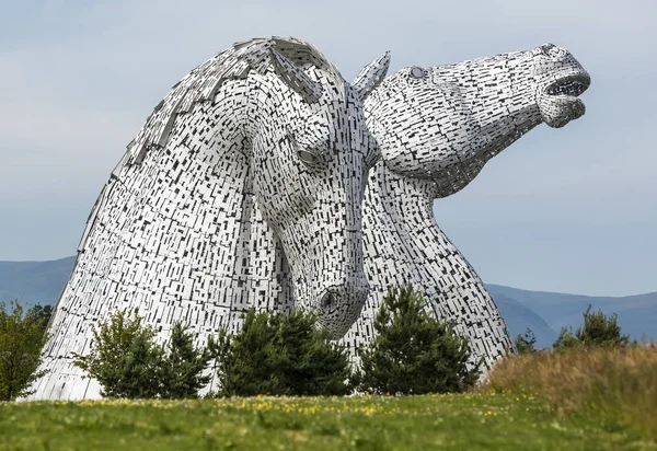 ファルカーク, スコットランド - 6月 26, 2018 : ヘリックスパークのアンディ・スコットによるケルピーの彫刻, スコットランド, イギリス. ストックフォト