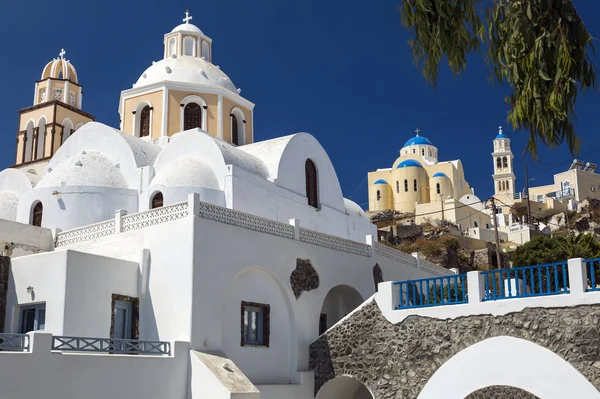 Fira, ortodoxa kyrkor, Santorini, Grekland. — Stockfoto