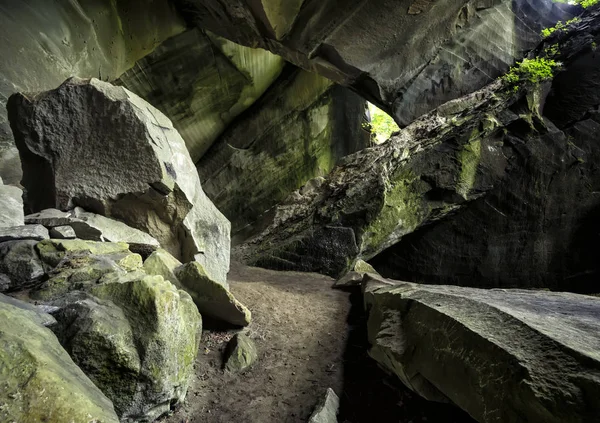 Caverna Molera, caverna de rocha perto de Malnate e Cagno, Varese, Itália . — Fotografia de Stock