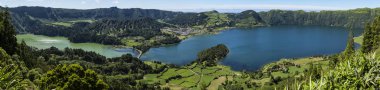 Portekiz'in Sao Miguel Adası'ndaki Sete Citades volkanik krater gölünden Lanscape.