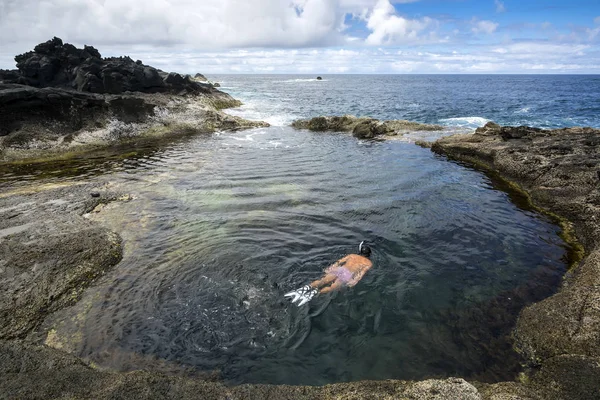 Natural pool at Mosteiros beach (praia Mosteiros), Sao Miguel, Azores Islands, Portugal. — Stock Photo, Image