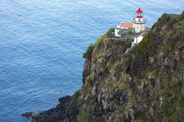 Ponta do Arnel 'deki deniz feneri, Nordeste, Sao Miguel Adası, Azores Adaları, Portekiz. — Stok fotoğraf