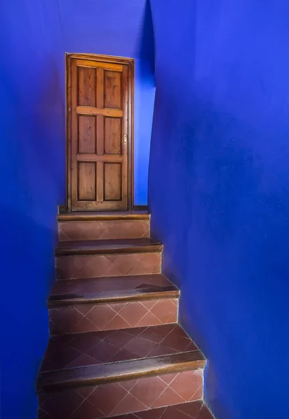 Interior shot of stairway inside Case Del Guarda, Park Guell Entrance House. Barcelona, Spain. — Stock Photo, Image