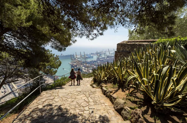Výhled na město a přístav z Montjuic Hill, přímořské krajinu, Barcelona, Španělsko. — Stock fotografie