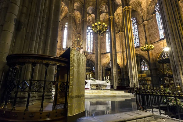 Интерьер готического кафедрального собора Барселоны XIV века (Catedral de Barcelona), Испания . — стоковое фото