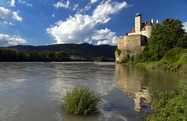 朔恩布埃赫尔城堡,多瑙河,奥地利. — 图库照片