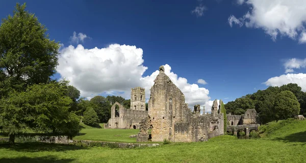 Fountains Abbey, North Yorkshire, England, Storbritannien. — Stockfoto