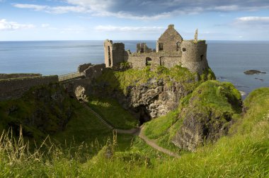 Dunluce Castle, Antrim, Kuzey İrlanda.