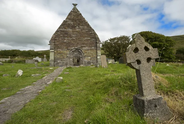 Las ruinas de la iglesia de Kilmalkedar en Kerry en Irlanda . —  Fotos de Stock