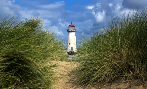 Point Lighthouse Ayr, znany również jako latarnia morska Talacre jest wiktoriańskim budynku położonym na północnym wybrzeżu Walii. — Zdjęcie stockowe