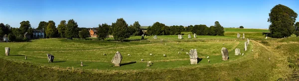 Panoramiczny widok na kamienny krąg w Avebury Great henge, une — Zdjęcie stockowe