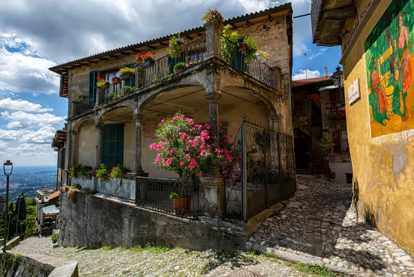 Sacro Monte Italien Utsikt Över Pilgrimsfärdsbyn — Stockfoto