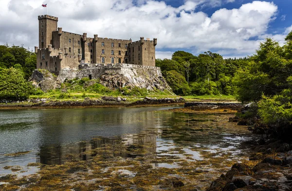 Dunvegan Κάστρο Και Λιμάνι Στο Νησί Skye Σκωτία Uni Εικόνα Αρχείου