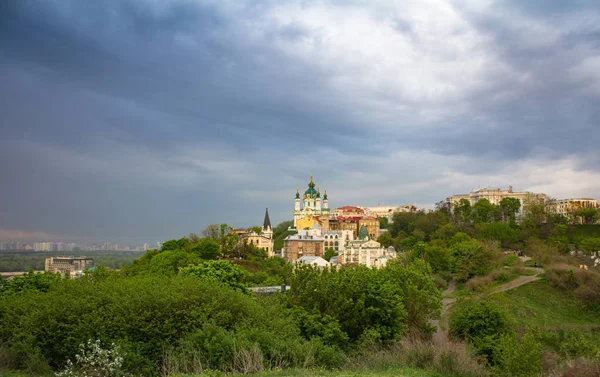 A beautiful view of the historical center of Kiev - the capital — Stock Photo, Image