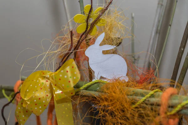 Decorazione Pasquale Creativa Semplicemente Progettata Con Coniglietto Primo Piano — Foto Stock