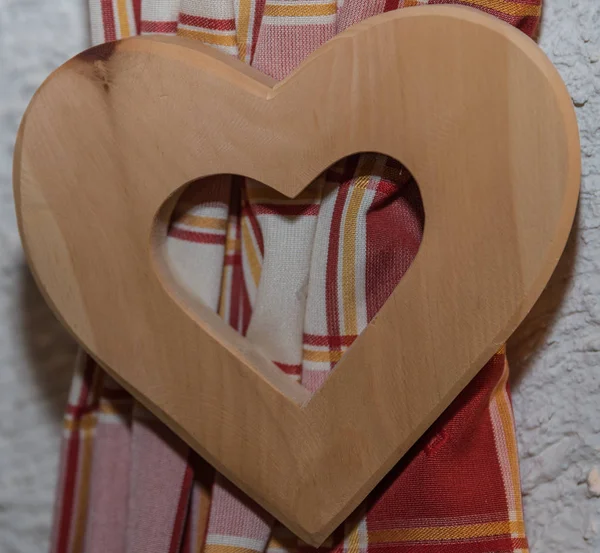 Декоративное деревянное сердце — стоковое фото