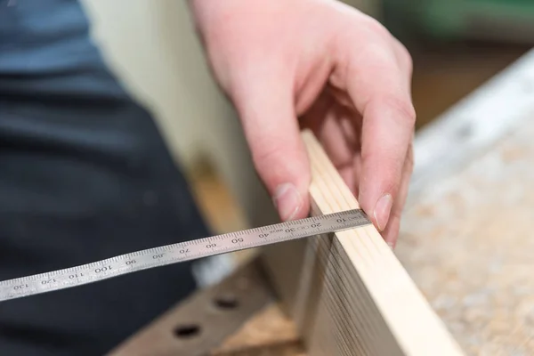 Measure with measuring tape wood - close-up — Stock Photo, Image